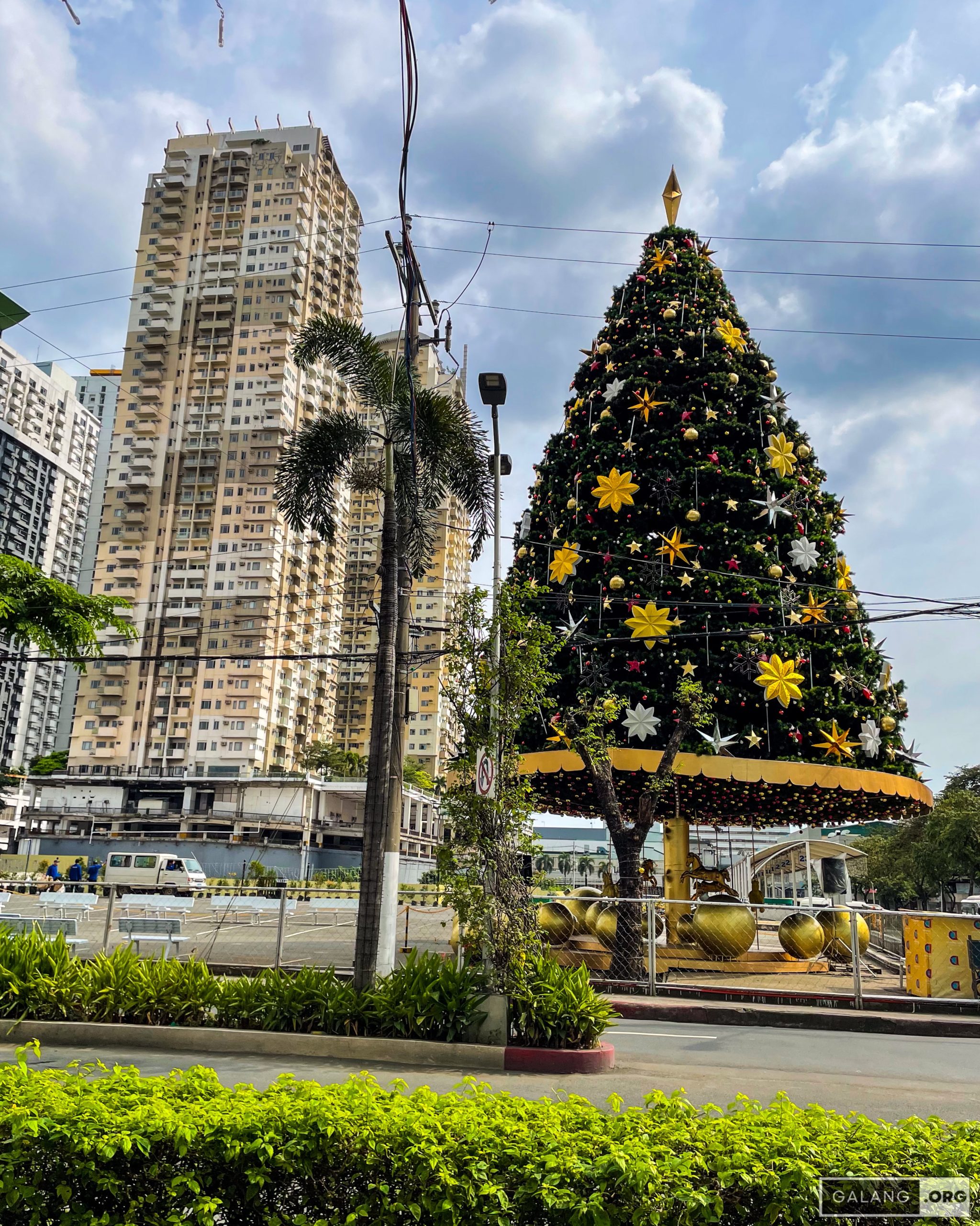 The Christmas tree at the corner of Times Square Street and General Roxas Avenue, Cubao area.